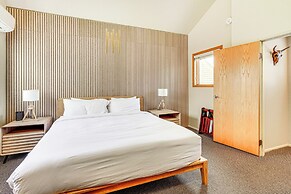 Expansive Canyons Ski Retreat w/ Community Pool!