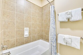 Bright & Modern Townhome: Steps to Miramar Beach!