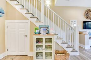 Bright & Modern Townhome: Steps to Miramar Beach!