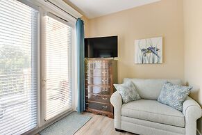 Bright & Modern Townhome: Steps to Miramar Beach!