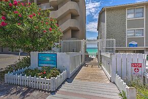 Bright & Modern Townhome: Steps to Miramar Beach!