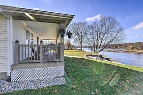 Charming Stanwood Home on Muskegon River!