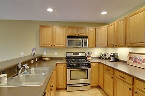 Bozeman Condo w/ Grill ~ 2 Mi to Hot Springs!