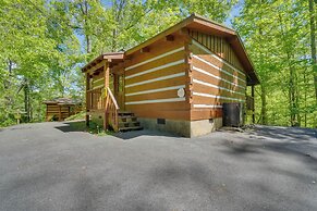 Gatlinburg Cabin w/ Hot Tub ~ 6 Mi to Downtown!