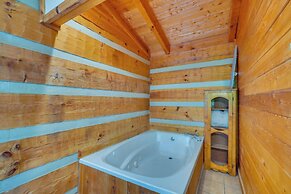 Gatlinburg Cabin w/ Hot Tub ~ 6 Mi to Downtown!