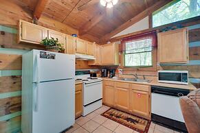 Gatlinburg Cabin w/ Hot Tub ~ 6 Mi to Downtown!