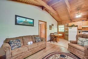 Gatlinburg Cabin w/ Hot Tub ~ 6 Mi to Downtown!