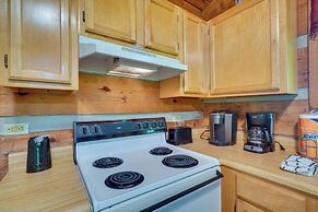 Gatlinburg Cabin w/ Hot Tub ~ 6 Mi to Downtown!