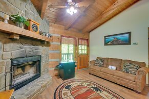 Gatlinburg Cabin w/ Hot Tub ~ 6 Mi to Downtown!