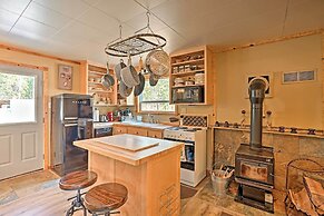 High Lakes Hideaway: La Pine Fishing Cabin!