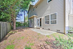 Welcoming Edmonds Vacation Rental w/ Fireplace!