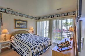 Charming Port Clinton Condo w/ Community Amenities