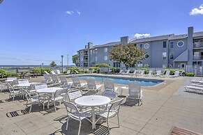 Charming Port Clinton Condo w/ Community Amenities