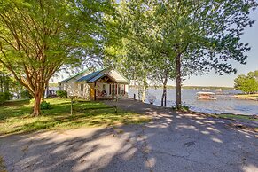 Cross Hill Lake House Rental w/ Panoramic Views