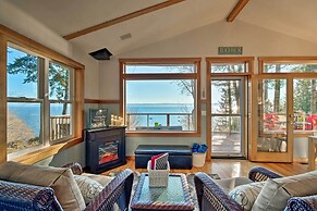 Puget Sound Escape: Private Beach & Oversized Deck
