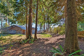 Puget Sound Escape: Private Beach & Oversized Deck
