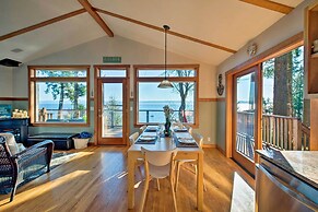 Puget Sound Escape: Private Beach & Oversized Deck