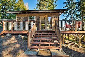 Puget Sound Escape: Private Beach & Oversized Deck
