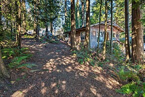 Puget Sound Escape: Private Beach & Oversized Deck