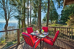 Puget Sound Escape: Private Beach & Oversized Deck