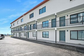 Family Friendly Oceanfront Condo w/ Pool!