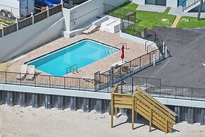 Family Friendly Oceanfront Condo w/ Pool!