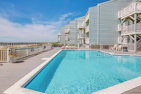 'salt & Light' Oceanfront Condo w/ Pool & Elevator