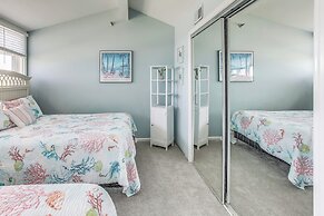 'salt & Light' Oceanfront Condo w/ Pool & Elevator