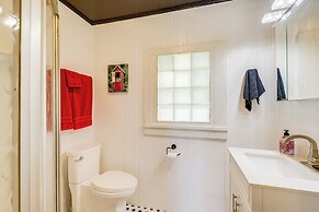 Homey Cottage With Sunroom & Smart TV!