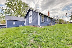 Homey Cottage With Sunroom & Smart TV!