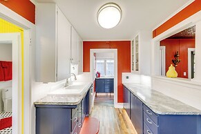Homey Cottage With Sunroom & Smart TV!