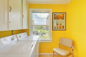 Homey Cottage With Sunroom & Smart TV!