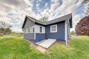 Homey Cottage With Sunroom & Smart TV!