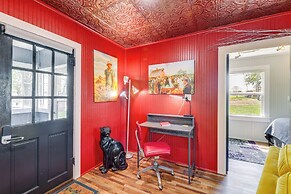 Homey Cottage With Sunroom & Smart TV!