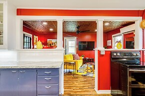 Homey Cottage With Sunroom & Smart TV!