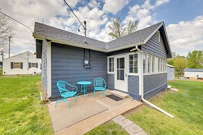Homey Cottage With Sunroom & Smart TV!