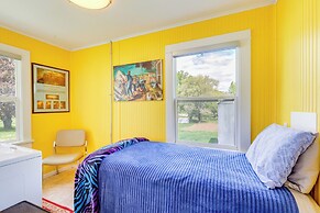 Homey Cottage With Sunroom & Smart TV!