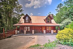 Pigeon Forge Getaway w/ Covered Patio & Hot Tub!