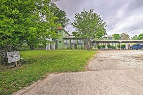 The Lilly House: Historic Glen Rose Home w/ Porch!