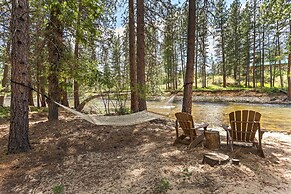 Riverside Winthrop Chalet w/ Hot Tub & 2 Decks!