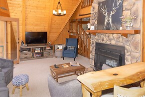 'lazy Bear Lodge' in Florissant w/ Mountain Views!
