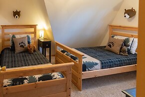 'lazy Bear Lodge' in Florissant w/ Mountain Views!