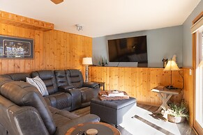 'lazy Bear Lodge' in Florissant w/ Mountain Views!