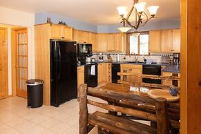 'lazy Bear Lodge' in Florissant w/ Mountain Views!