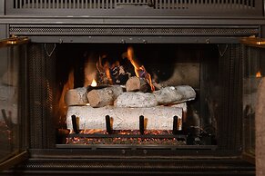 'lazy Bear Lodge' in Florissant w/ Mountain Views!