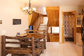 'lazy Bear Lodge' in Florissant w/ Mountain Views!