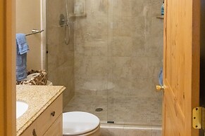 'lazy Bear Lodge' in Florissant w/ Mountain Views!