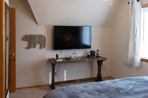 'lazy Bear Lodge' in Florissant w/ Mountain Views!