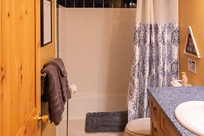 'lazy Bear Lodge' in Florissant w/ Mountain Views!