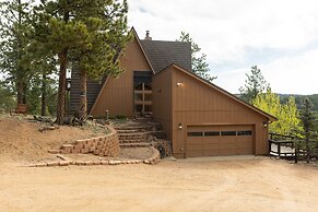 'lazy Bear Lodge' in Florissant w/ Mountain Views!